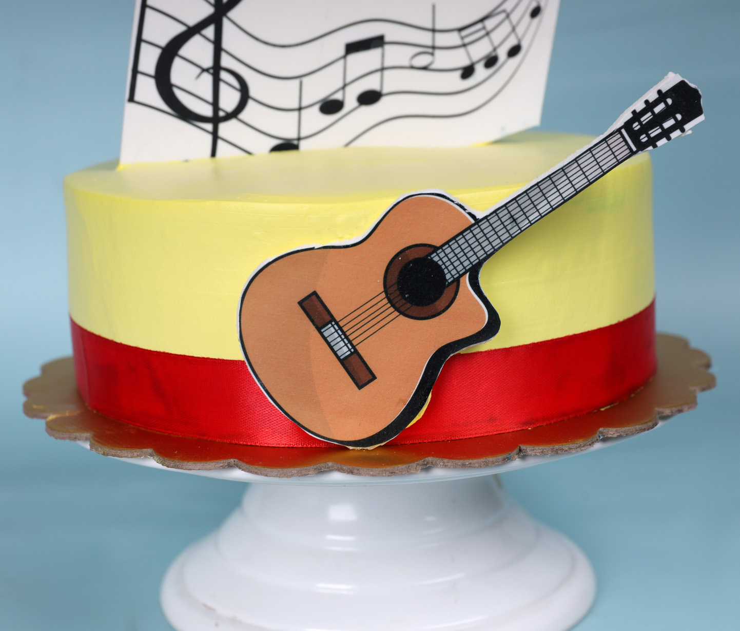 Musical Notes Fondant Guitar Cake | Farah's Dessert Heaven – FARAH'S  DESSERT HEAVEN