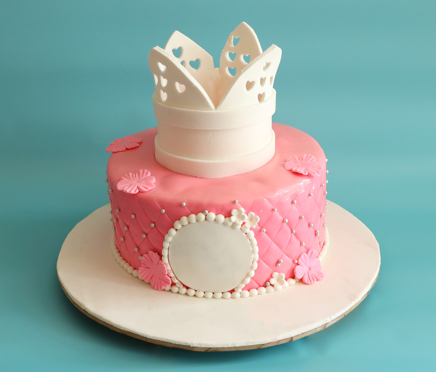 MoMa Cakes - Pretty in pink birthday cake and cookies to... | Facebook